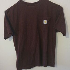 Classic Carhartt t-shirt Red Burgundy with pocket detail. size medium Loose Fit